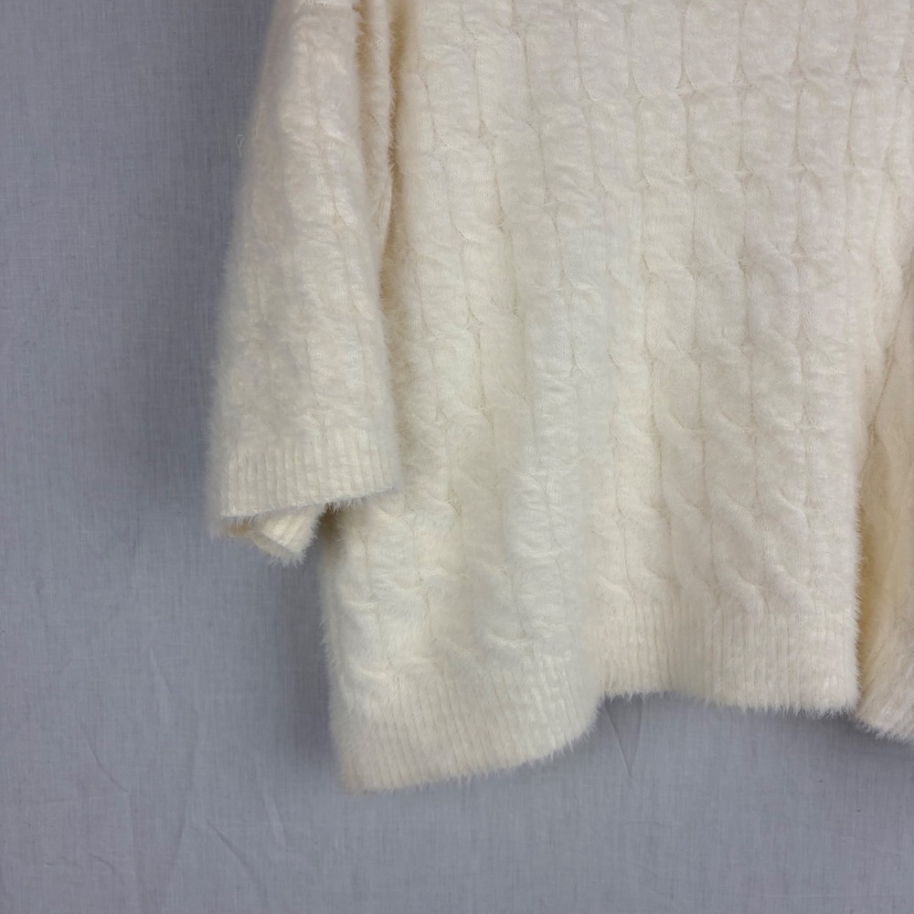 Cyrus Womens Ivory Cable Knit Fuzzy Eyelash Short Sleeve Scoop Neck Sweater - Picture 8 of 13